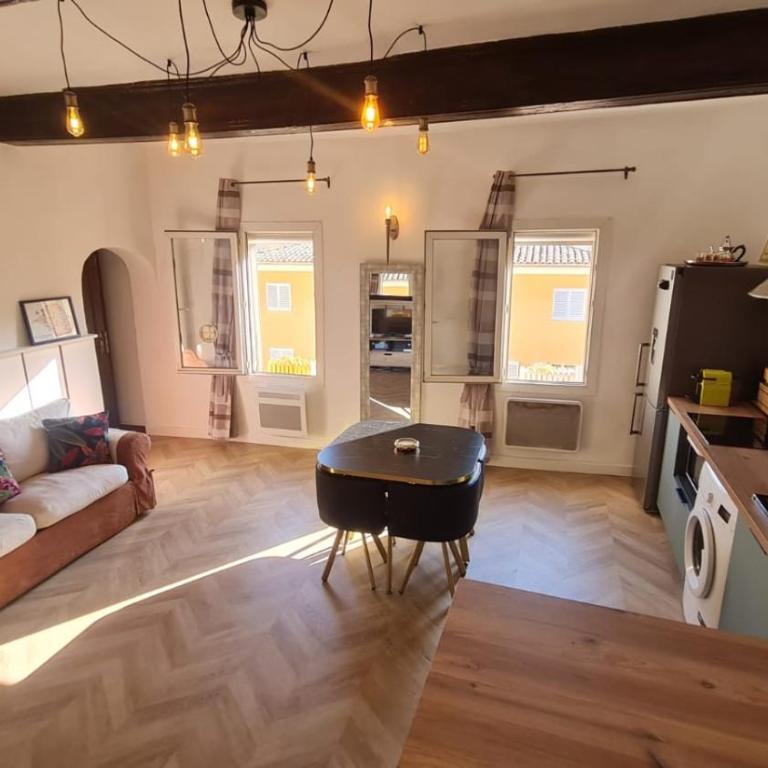 Sunny Apartment with Nice View in History City Center - Apartment - 7