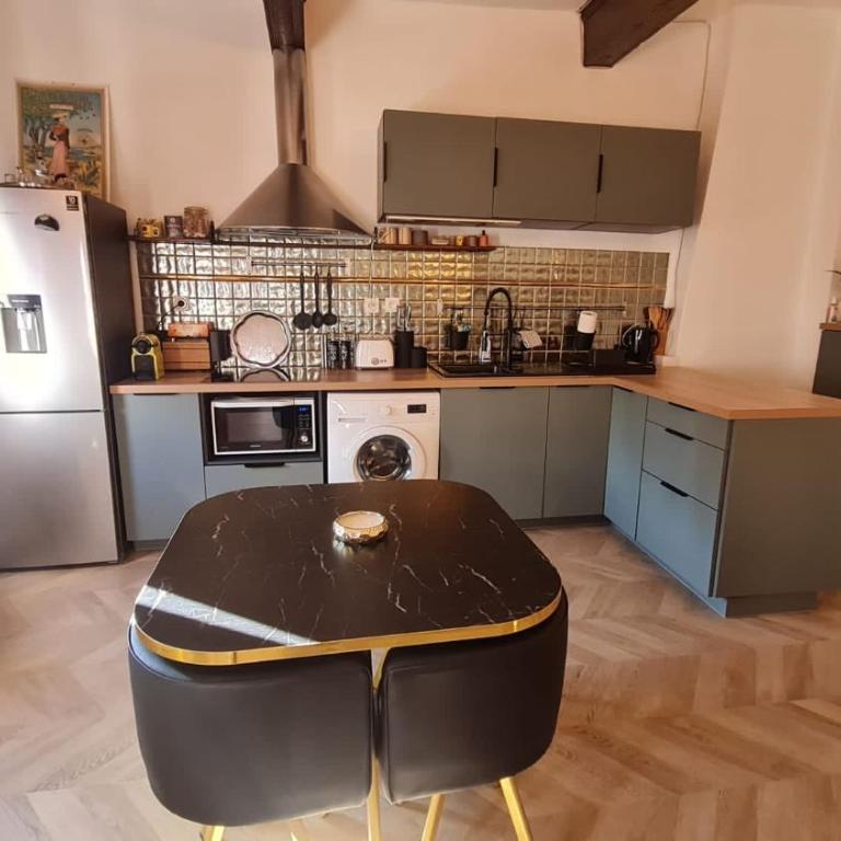 Sunny Apartment with Nice View in History City Center - Apartment - 6