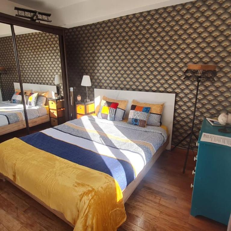Sunny Apartment with Nice View in History City Center - Apartment - 3