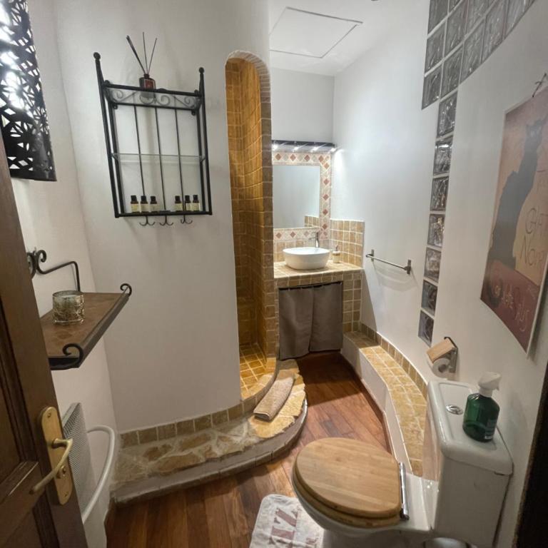 Sunny Apartment with Nice View in History City Center - Apartment - 12