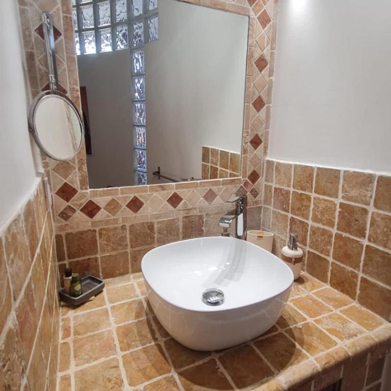 Sunny Apartment with Nice View in History City Center - Apartment - 10
