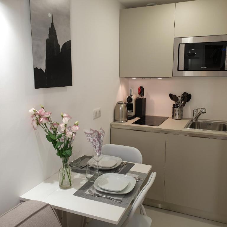 STUDIO NEUF ET CHARMANT VIEIL ANTIBES - Appartement 1 Chambre - 6