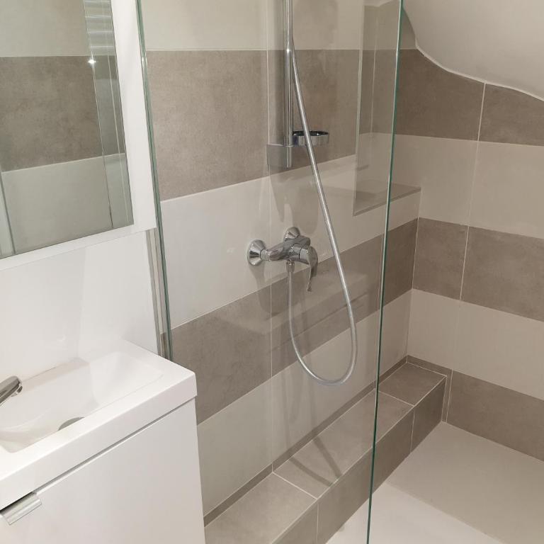 STUDIO NEUF ET CHARMANT VIEIL ANTIBES - Appartement 1 Chambre - 8