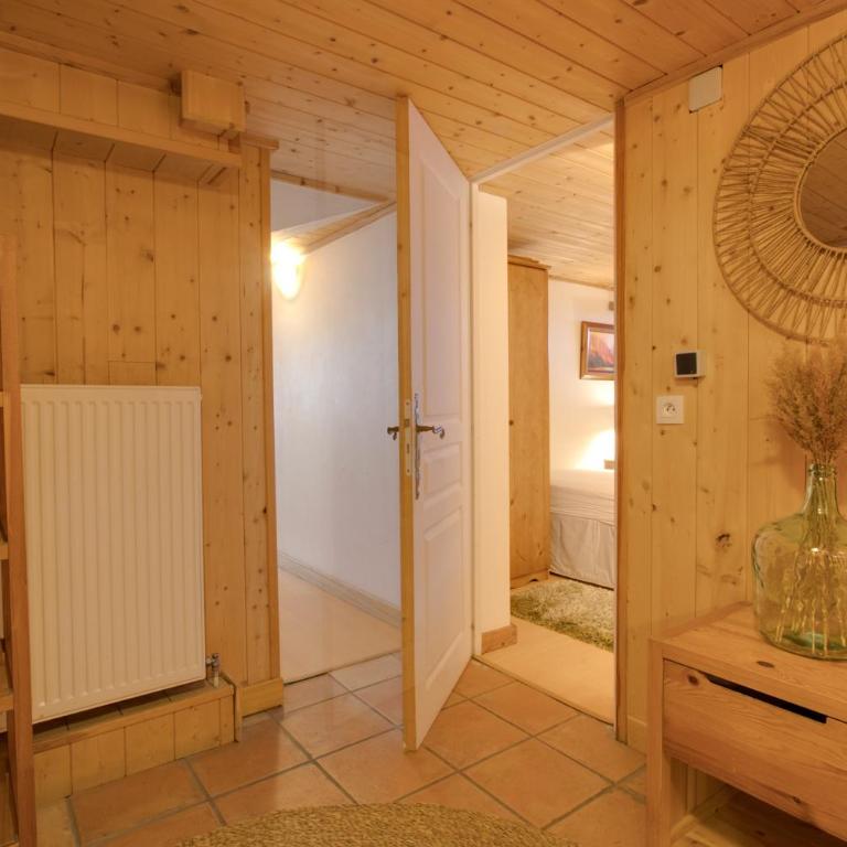 Chamonix Large Chalet, Sleeps 12, 200m2, 5 Bedroom, 4 Bathroom, Garden, Jacuzzi, Sauna - Chalet - 36