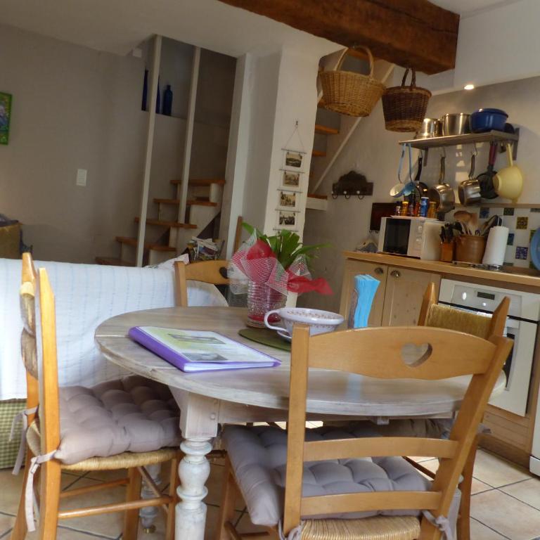 Maison des Remparts nichée sous la Cité - Two-Bedroom House - 6