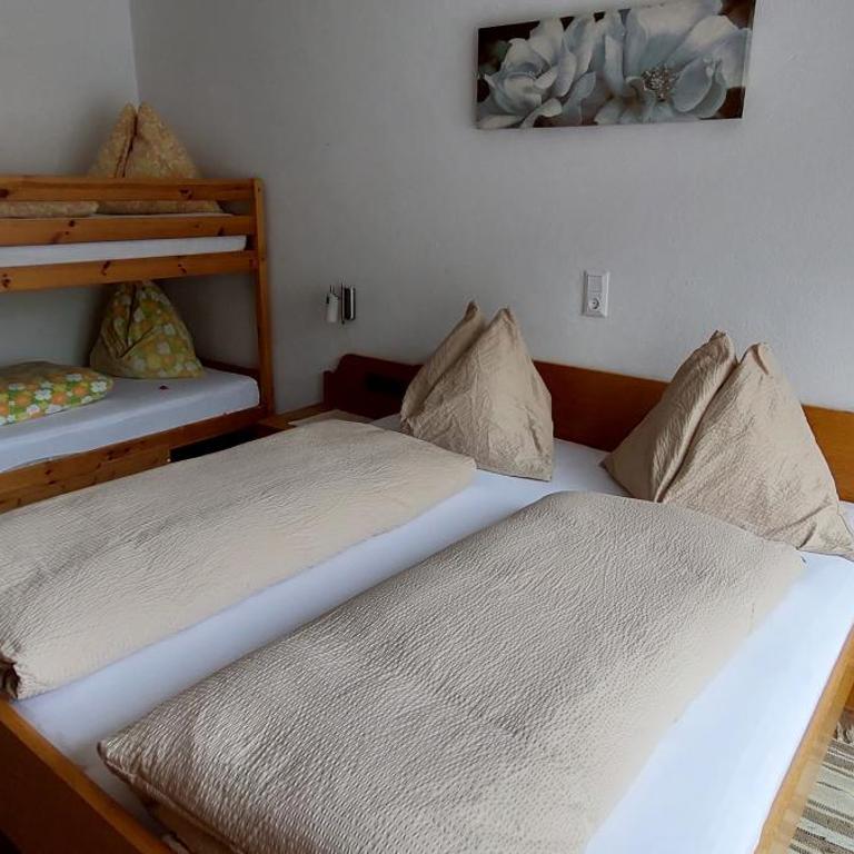 Pension Wildental - Vierbettzimmer mit eigenem Bad - 3