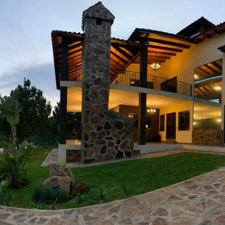 Hermosa Cabaña Familiar hasta para 30 huéspedes - Chalet - 2