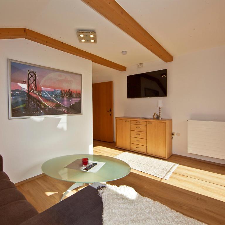 Ferienwohnungen Ehammer - Apartment mit 2 Schlafzimmern (2-4 Erwachsene) mit Balkon - 6