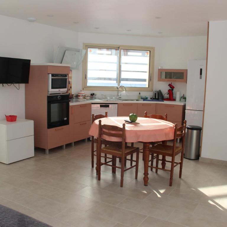 ANCELLE TAILLAS RDC CHALET - Appartement 3 Chambres - 6
