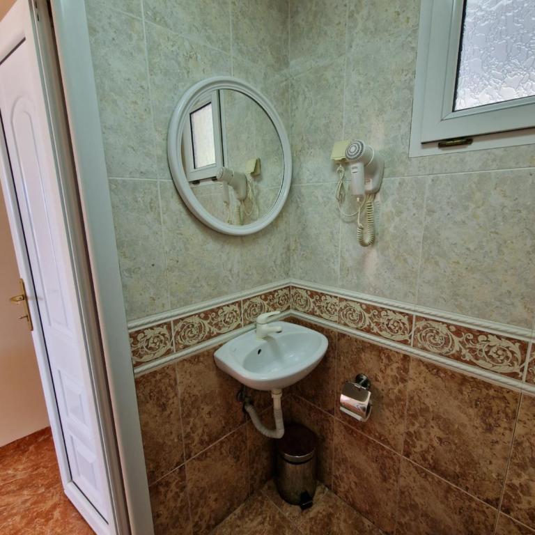 Villa Izvor - Dvokrevetna Soba sa Bračnim Krevetom i Balkonom - 2