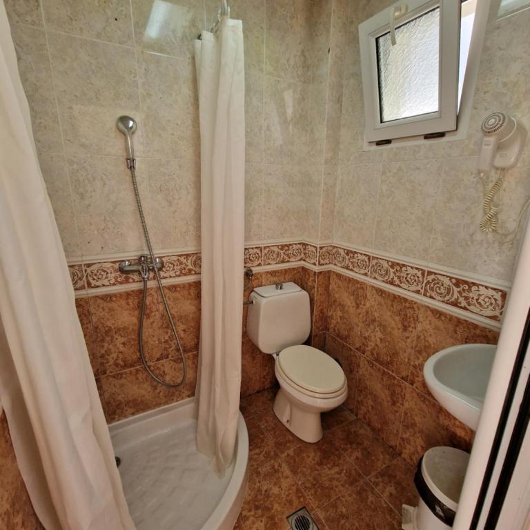Villa Izvor - Dvokrevetna Soba sa Bračnim Krevetom i Balkonom - 1