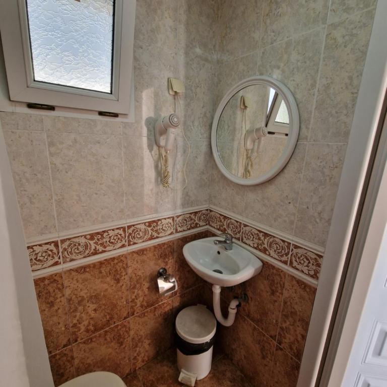 Villa Izvor - Dvokrevetna Soba sa Bračnim Krevetom i Balkonom - 2
