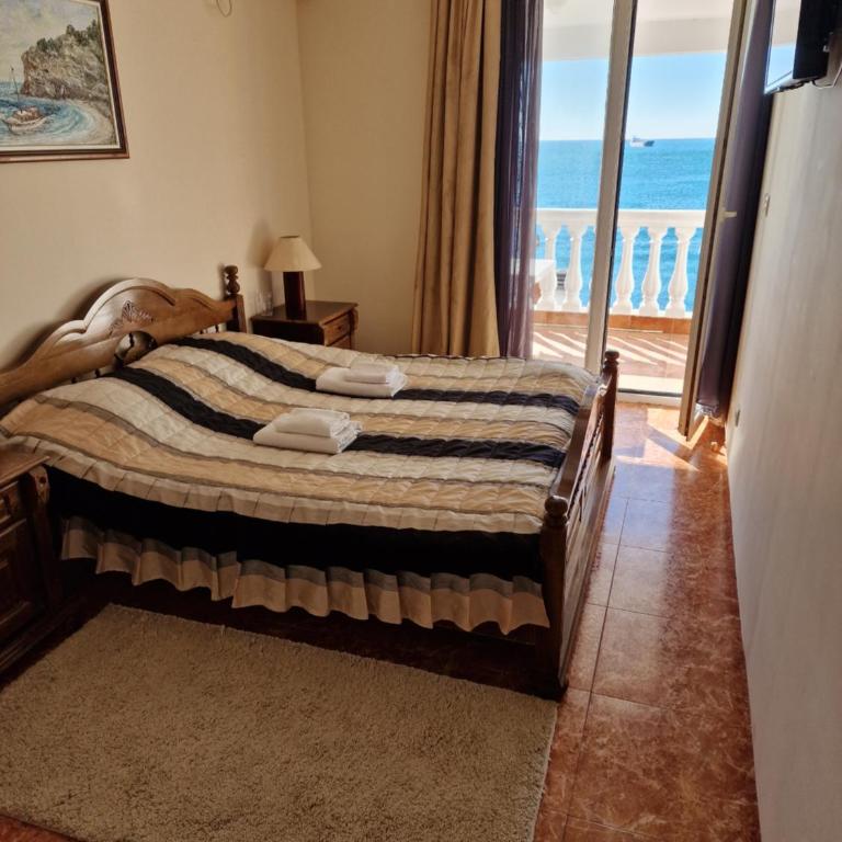 Villa Izvor - Dvokrevetna Soba sa Bračnim Krevetom i Balkonom - 1