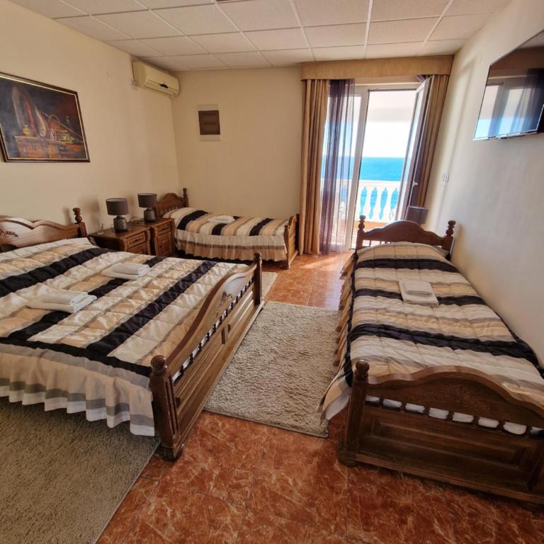 Villa Izvor - Četvorokrevetna Soba sa Balkonom - 2