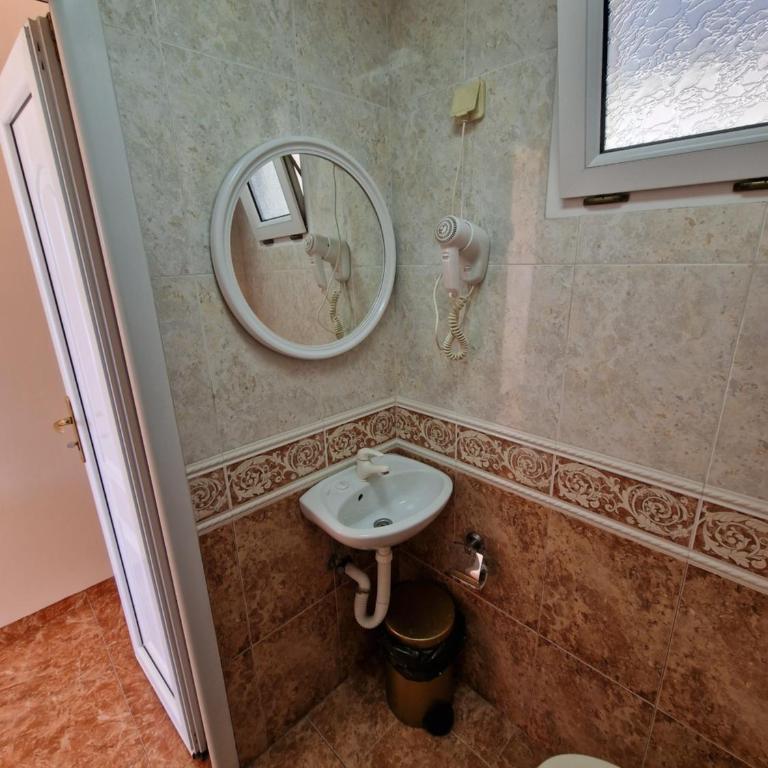 Villa Izvor - Dvokrevetna Soba sa Bračnim Krevetom i Balkonom - 2