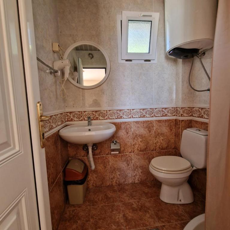 Villa Izvor - Četvorokrevetna Soba sa Balkonom - 1