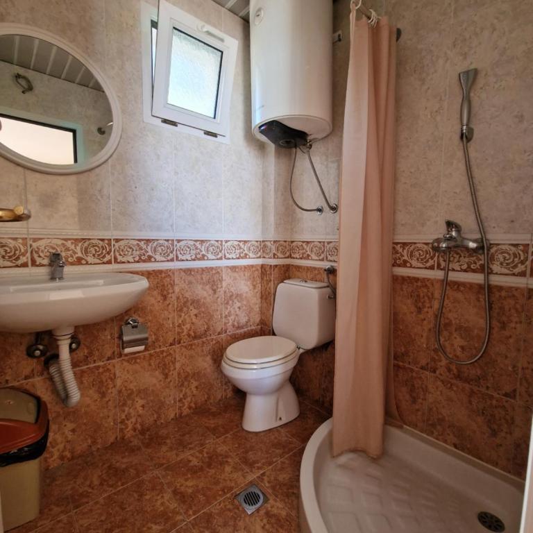 Villa Izvor - Četvorokrevetna Soba sa Balkonom - 2