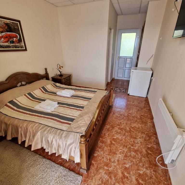 Villa Izvor - Dvokrevetna Soba sa Bračnim Krevetom i Balkonom - 5