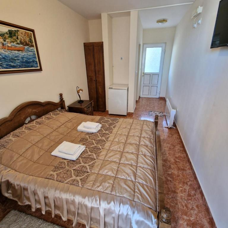 Villa Izvor - Dvokrevetna Soba sa Bračnim Krevetom i Balkonom - 1