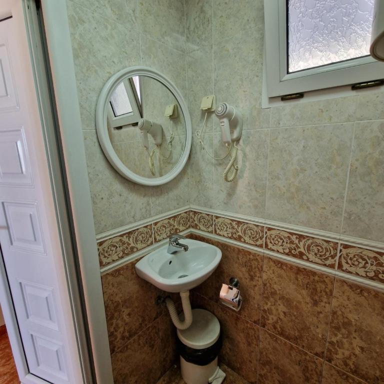 Villa Izvor - Dvokrevetna Soba sa Bračnim Krevetom i Balkonom - 2