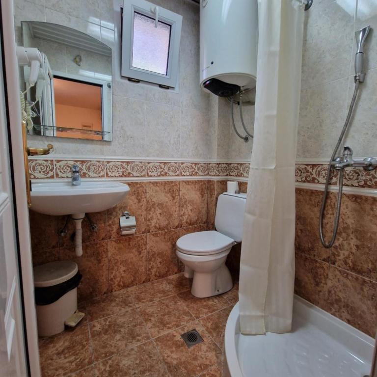 Villa Izvor - Četvorokrevetna Soba sa Balkonom - 2