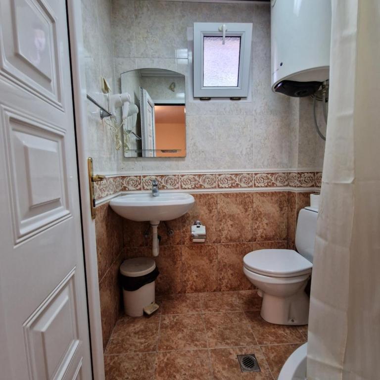 Villa Izvor - Četvorokrevetna Soba sa Balkonom - 4