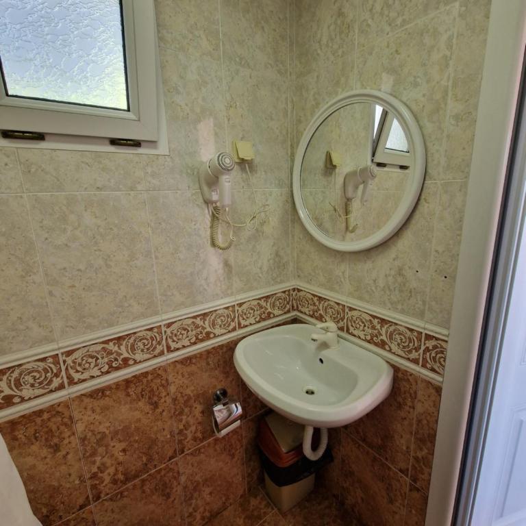 Villa Izvor - Dvokrevetna Soba sa Bračnim Krevetom i Balkonom - 3