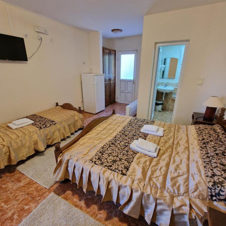 Villa Izvor - Četvorokrevetna Soba sa Balkonom - 1