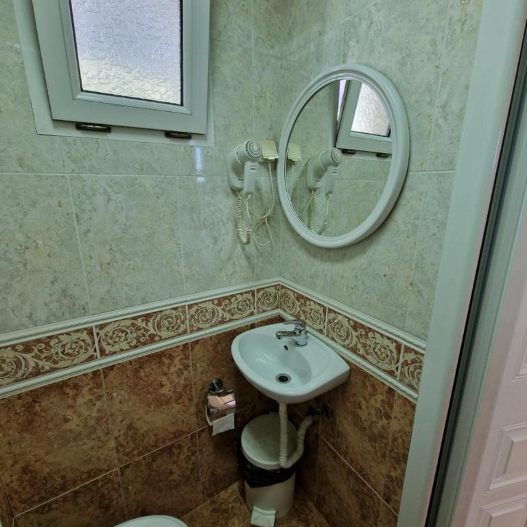 Villa Izvor - Dvokrevetna Soba sa Bračnim Krevetom i Balkonom - 2