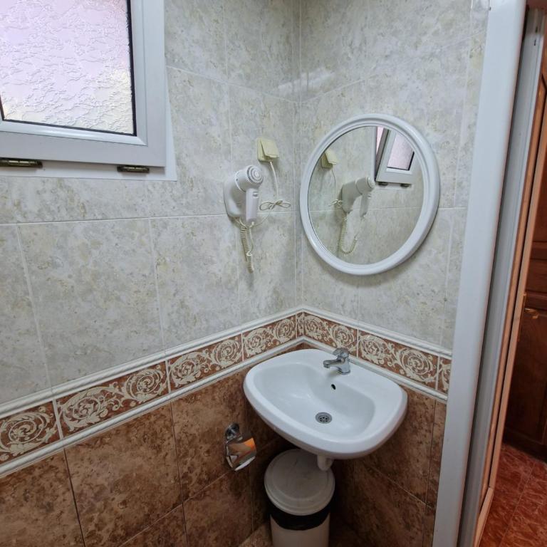 Villa Izvor - Dvokrevetna Soba sa Bračnim Krevetom i Balkonom - 5