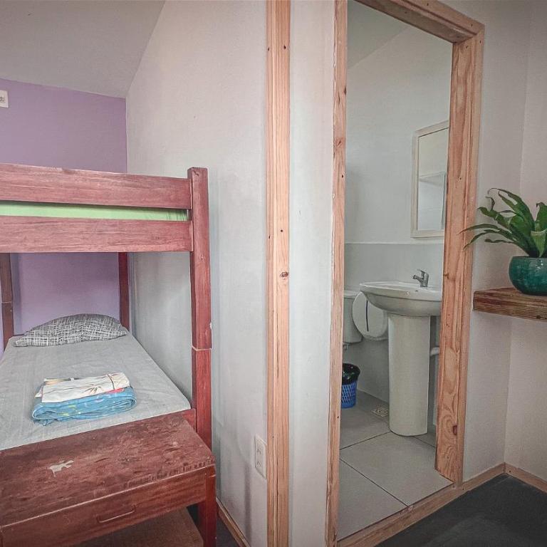 Compay Hostel La Pedrera - Habitación Cuádruple con baño privado - 2