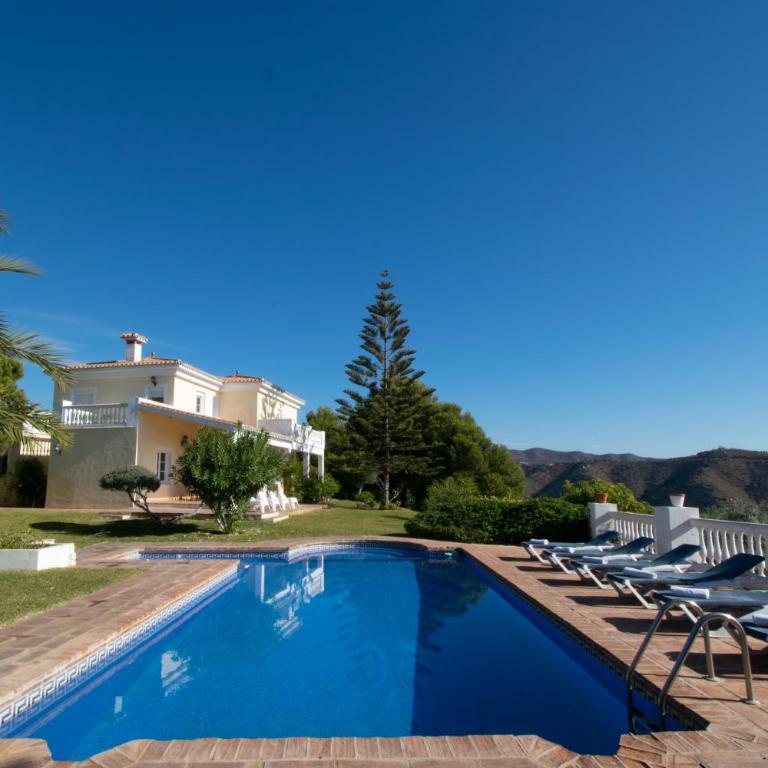 Gran villa con vistas al mar y piscina privada - Villa - 15