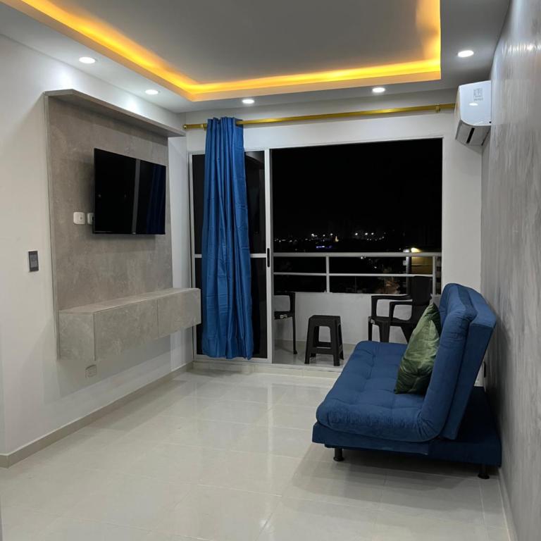 Confortable apartamento cerca al mar y centro histórico - Three-Bedroom Apartment - 1