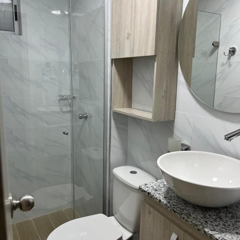 Confortable apartamento cerca al mar y centro histórico - Three-Bedroom Apartment - 2