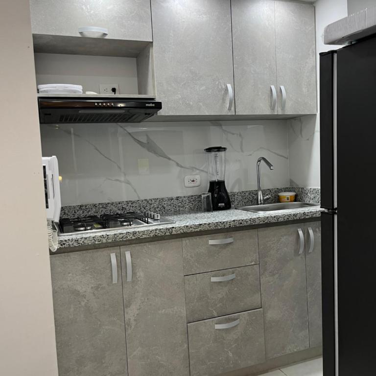 Confortable apartamento cerca al mar y centro histórico - Three-Bedroom Apartment - 9