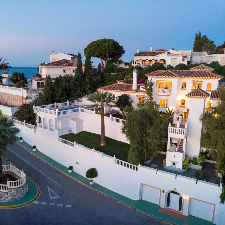 Large Family Villa 500m From Beach with Stunning Views - 6 bedroom Villa - 6