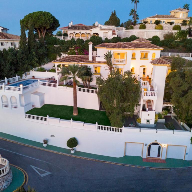 Large Family Villa 500m From Beach with Stunning Views - 6 bedroom Villa - 35