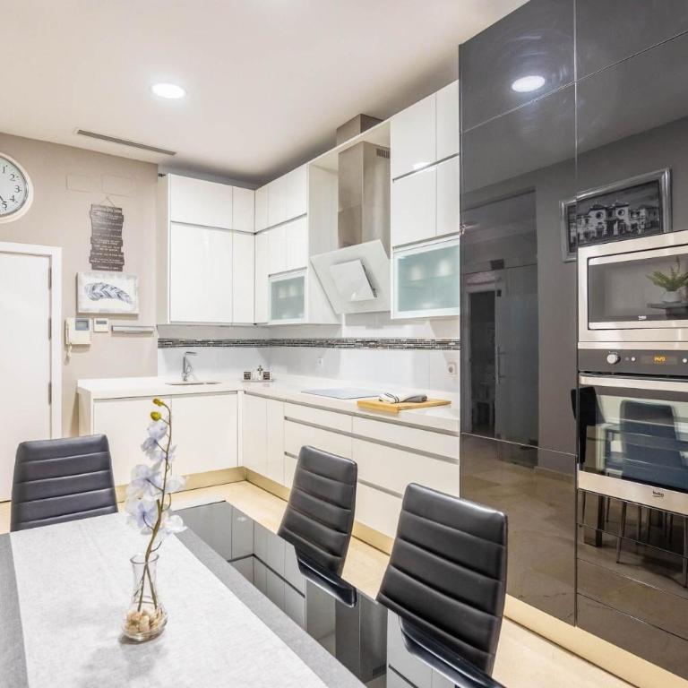 Luxe Town Hall - Two-Bedroom Apartment - 36