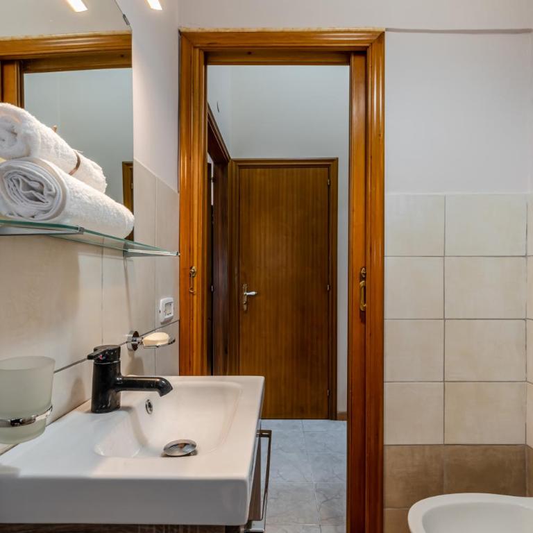 GuestHost - Catania Central and Comfy Apartment - One-Bedroom Apartment - 11