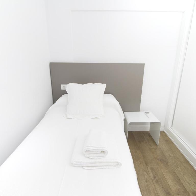 Smart Suites Albaicin - Two-Bedroom Apartment - 10