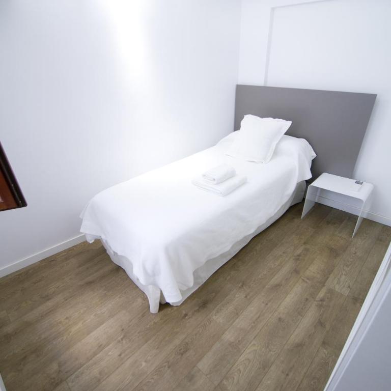 Smart Suites Albaicin - Two-Bedroom Apartment - 12