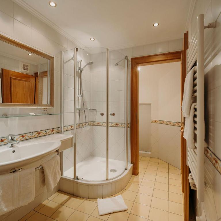 Hotel Lerch - Junior Suite mit Zustellbetten - 1