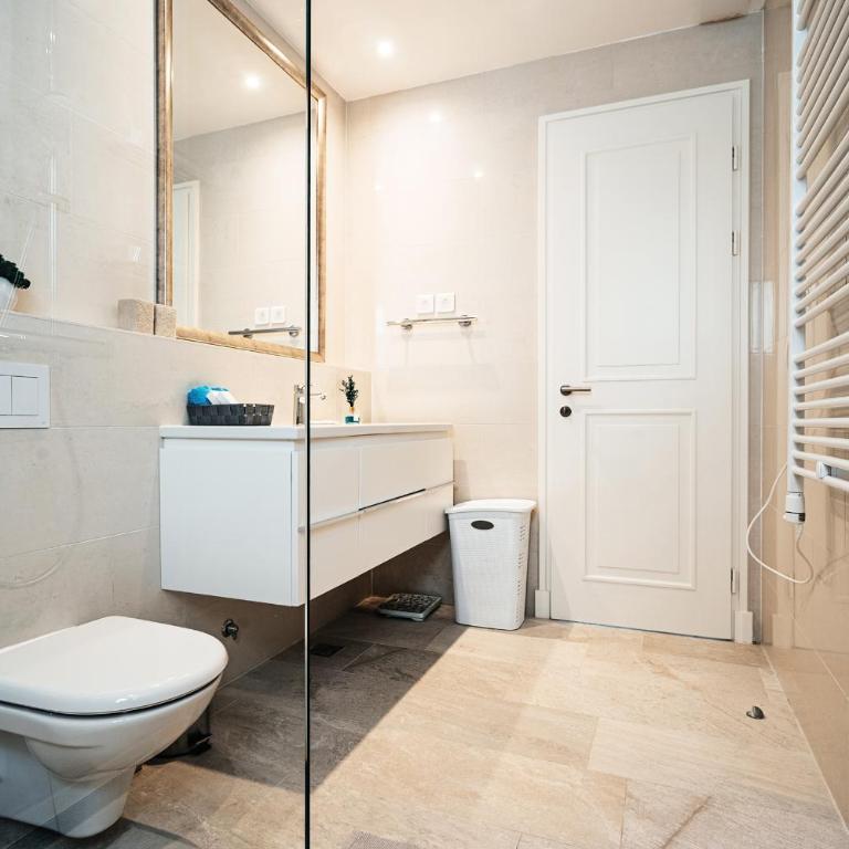 Lustica Apartments Marina Bay - Deluks Dvokrevetna Soba sa Bračnim Krevetom i Pogledom na More - 9