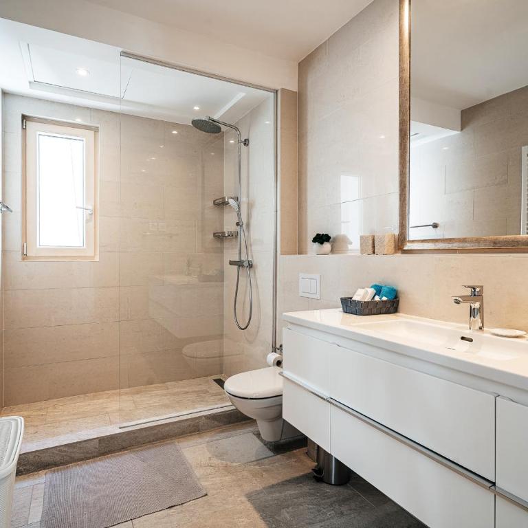 Lustica Apartments Marina Bay - Deluks Dvokrevetna Soba sa Bračnim Krevetom i Pogledom na More - 10