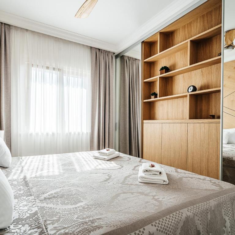 Lustica Apartments Marina Bay - Deluks Dvokrevetna Soba sa Bračnim Krevetom i Pogledom na More - 11