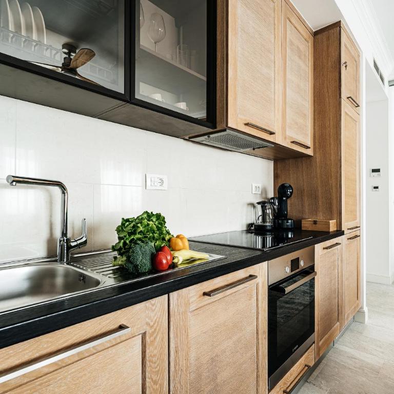 Lustica Apartments Marina Bay - Deluks Dvokrevetna Soba sa Bračnim Krevetom i Pogledom na More - 14