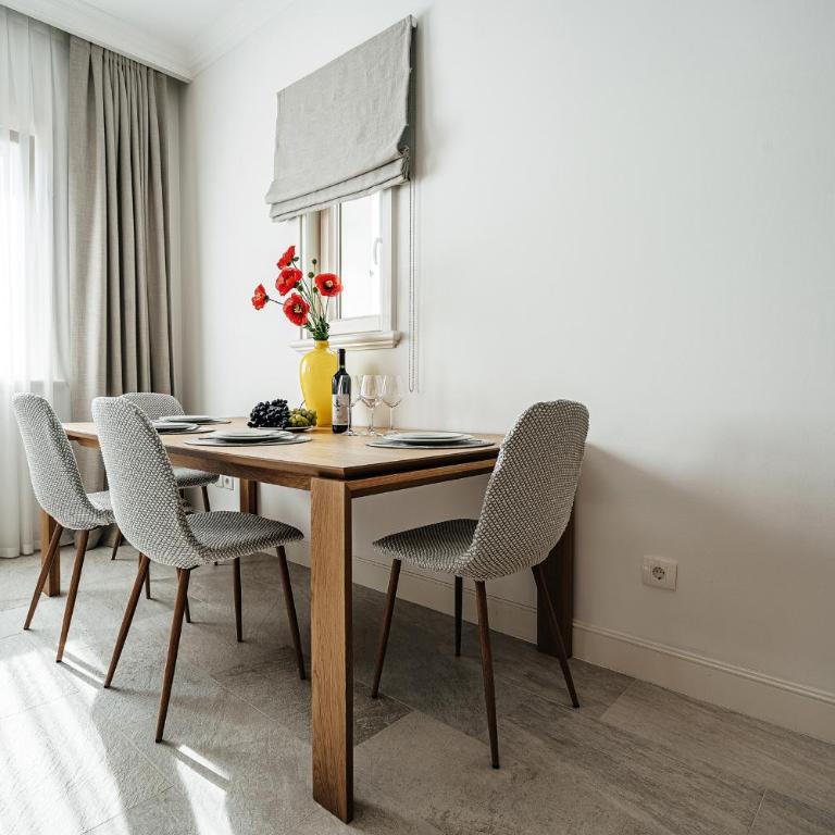Lustica Apartments Marina Bay - Deluks Dvokrevetna Soba sa Bračnim Krevetom i Pogledom na More - 17