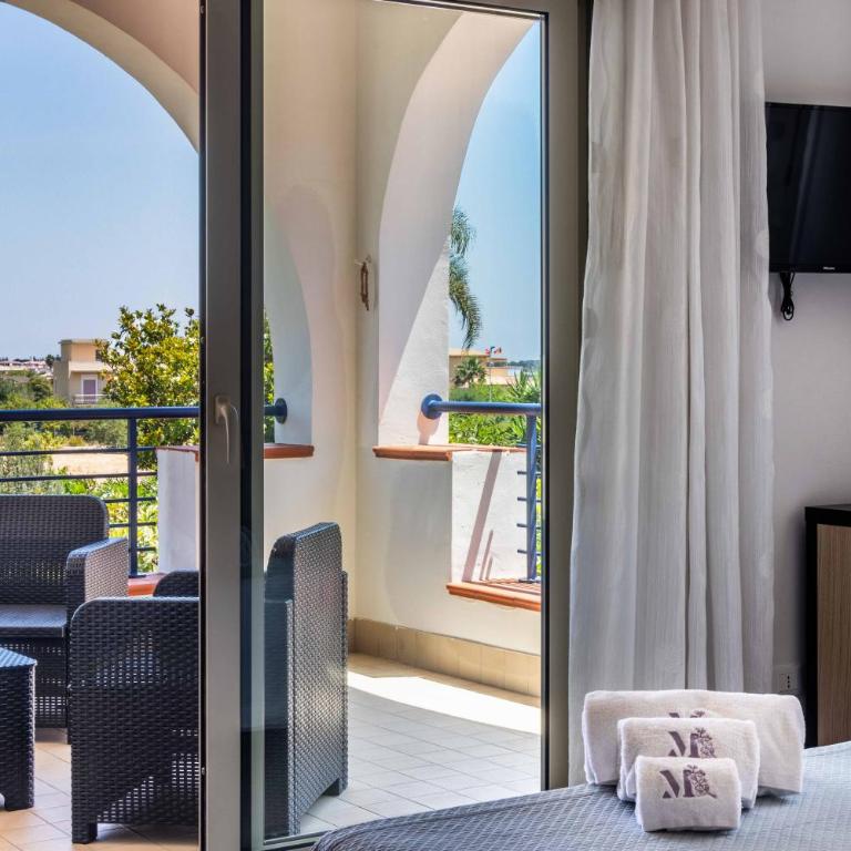 Marricriu BeB Rooms and Pool Avola - Camera Tripla con Vista Piscina - 2