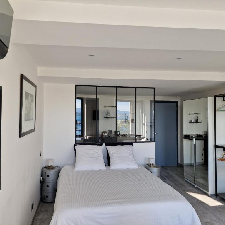 Sanaritz - Deluxe Studio with Sea View - 11