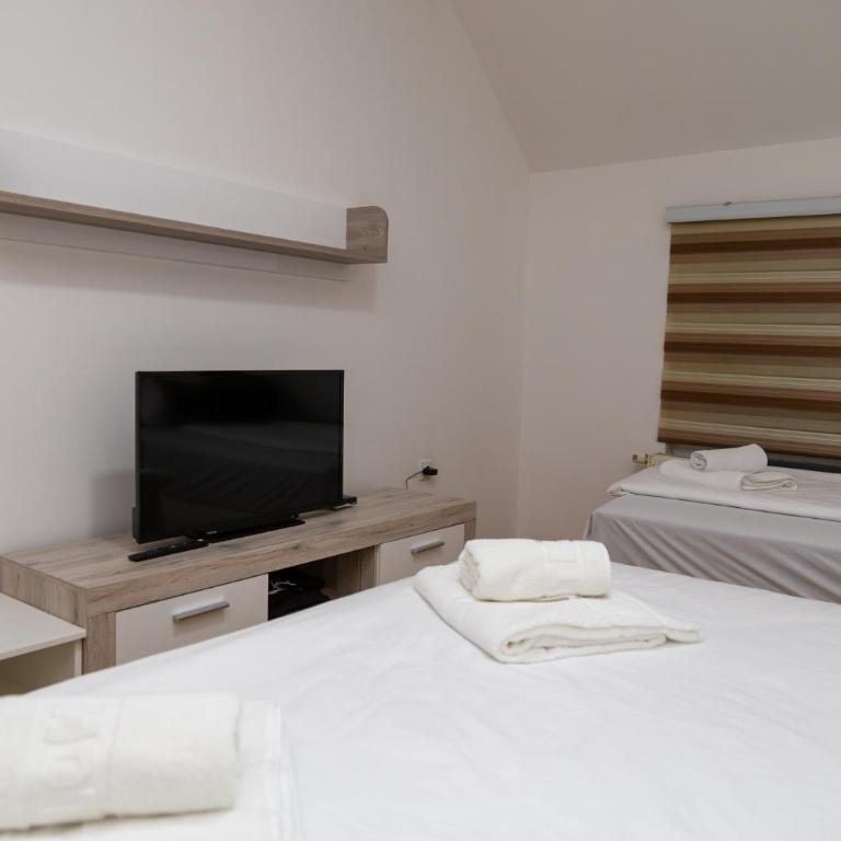 Grand Lux Apartmani Pale - Three-Bedroom Apartment - 14